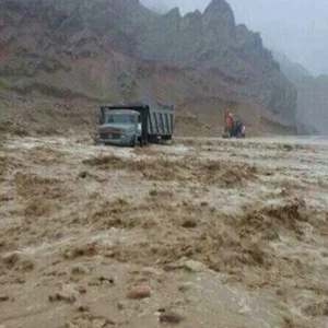 أمطار رعدية غزيرة وانهيارات في بعض الطرق تشهدها حقل 
