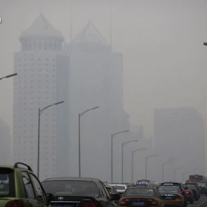 بالصور: العاصمة التي لاترى الشمس بسبب التلوث 