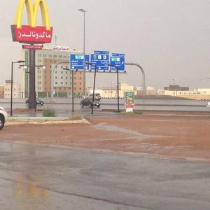 بالصور: الأمطار الغزيرة تضرب حائل وقوس المطر يُزين سمائها 