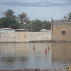 مشاهد نادرة لغرق بعد مناطق الإمارات عقب إعصار جونو 2007م 