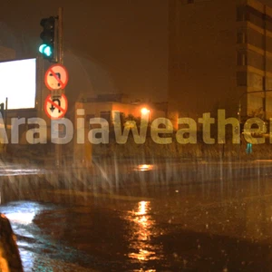 بالصور : الأمطار خلال فجر اليوم بعدسة طقس العرب 