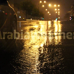 بالصور : الأمطار خلال فجر اليوم بعدسة طقس العرب 