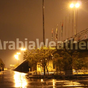 بالصور : الأمطار خلال فجر اليوم بعدسة طقس العرب 