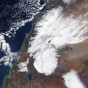 الثلوج تغطي أجزاء واسعة من لبنان و غرب سوريا و جنوبها