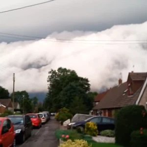 مشهد جميل لمقدمة عاصفة رعدية في إنجلترا