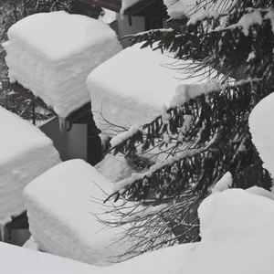 صور رائعة : تراكم الثلوج يصل إلى 300 سم في أجزاء من إيطاليا