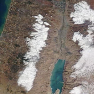الثلوج تغطي مرتفعات جنوب اربد و عجلون و جرش و عمان و البلقاء و مادبا و كامل مرتفعات الضفة الغربية