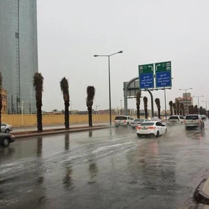 أمطار صباحية غزيرة في الرياض