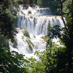 6 amazing waterfalls in Sri Lanka