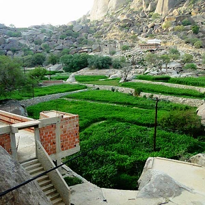 En images, le mont Shada, en bas, embrasse une belle `cicatrice`.