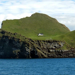 المنزل المعزول في آيسلندا