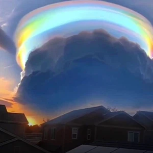 What are iridescent clouds?