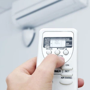 What is the best temperature to set the air conditioner to in the summer?