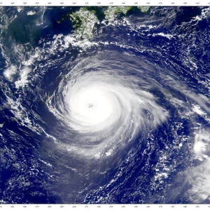 What is the maximum intensity rating of a tropical cyclone on the Saffir-Simpson scale?