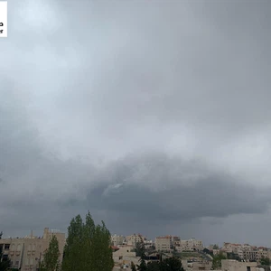 بالصور | السحب الركامية في سماء العاصمة عمّان الآن - شاهد المزيد عبر منصة أنت الراصد