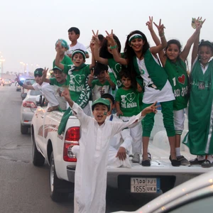 أطفال يحتفلون في العيد الوطني