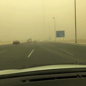 بالصور.. عاصفة رملية تجتاح جدة لليوم الثاني على التوالي