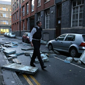 جانب من الأضرار في العاصمة البريطانية