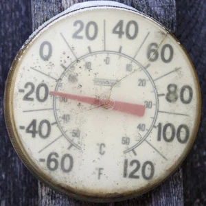 ميزان الحرارة يشير إلى 20 درجة تحت الصفر