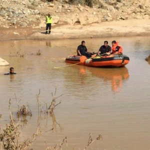 بالصور: رحلة البحث عن مفقود سيول عسير الأخيرة