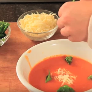 طريقة عمل شوربة الطماطم التركية لمحاربة برد الشتاء