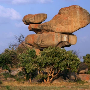 En images : découvrez les 10 rochers les plus célèbres et les plus beaux du monde