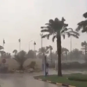 بالصور -الدوحة: تساقط الامطار وسط حالة من عدم الاستقرار الجوي
