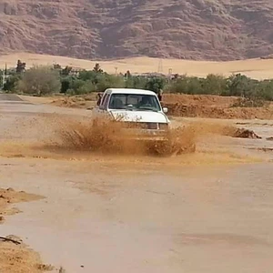 السيول تتشكل في الديسة عقب الهطول الغزير للأمطار