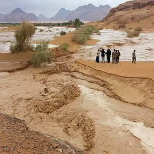 السيول تتشكل في الديسة عقب الهطول الغزير للأمطار