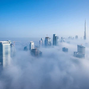 ترتفع نسبة حوادث السير كثيراً عند حدوث الضباب في الإمارات