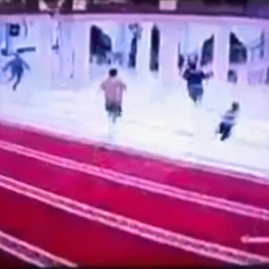 فيديو يرصد لحظة وقوع زلزال إندونيسيا القوي بأكثر من موقع