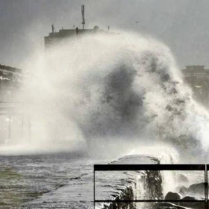 بالصور: العاصفة "خافيير" تجتاح أوروبا وتخلف ستة قتلى