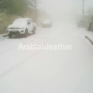 بالصور: كما توقع طقس العرب .. صباح أبيض في مرتفعات جنوب المملكة 