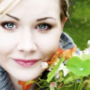 مع اقتراب الربيع.. اعتني بوجهك مع هذه الخلطات الطبيعية  