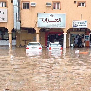 أمير القصيم يوجه بتشكيل لجنة عاجلة لرصد أماكن تجمعات المياه