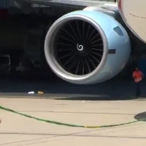 Un Autrichien tire un avion gros porteur de 142 tonnes (vidéo)