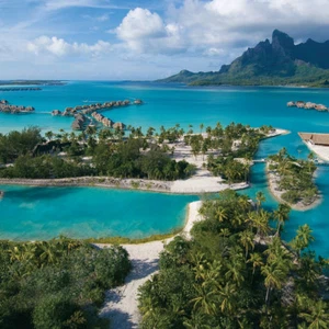 How to get to the island of Tahiti?