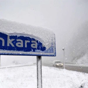 شاهد: موجة ثلوج ربيعية كثيفة تزين مناطق واسعة من تركيا بما فيها العاصمة أنقرة نهار الجمعة | عرب تايم شاهد: موجة ثلوج ربيعية كثيفة تزين مناطق واسعة من تركيا بما فيها العاصمة أنقرة نهار الجمعة | عرب تايم