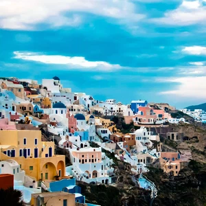 جزيرة الرومانسية المثالية.. سانتوريني اليونانية