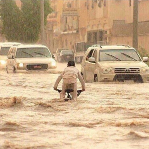 حفر الباطن.. مصرع مقيم وطفل بسبب الأمطار