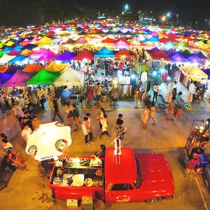 أشهر 5 أماكن تسوق ليلية في بانكوك