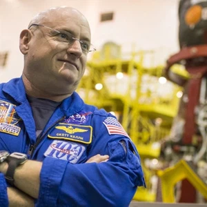 "سكوت كيلي" يستعد لقضاء عام كامل في الفضاء