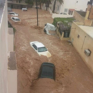 غرق إماراتي وإنقاذ 4 آخرين في سيول سلطنة عمان