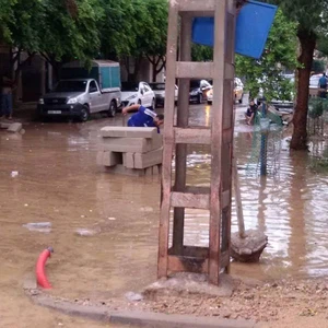 أمطار رعدية غزيرة وسيول على منطقة شلف بالجزائر يوم الجمعة الماضي 
