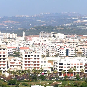 طقس حار في أغلب المناطق نهار الجمعة، والحرارة تبدأ إنخفاضها مع ساعات المساء والليل