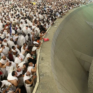 مكة المكرمة | الحرارة تقترب من الـ 50 يوم الإثنين وتنبيهات جدية من الإجهاد الحراري وضربات الشمس