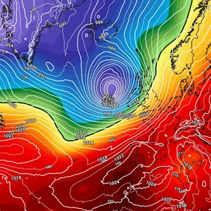 A huge polar air mass is causing an Atlantic storm with low air pressure values to develop towards western Europe.