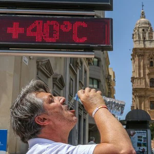 Une vague de chaleur précoce frappe de grandes parties de l'Europe au milieu des signes d'un été plus chaud que d'habitude