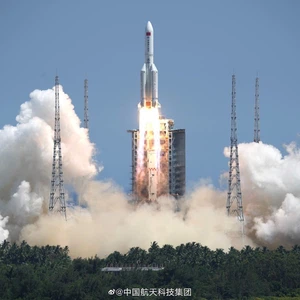 Will the Chinese missile enter Earth's atmosphere visible? How does the weather affect the return path?