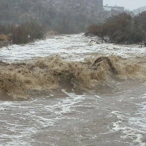 بالصور و الفيديو : سيول جارفة و حوادث سير قاتلة في محافظة الطائف .. تسجيل 3 حالات وفاة و عشرات الإصابات